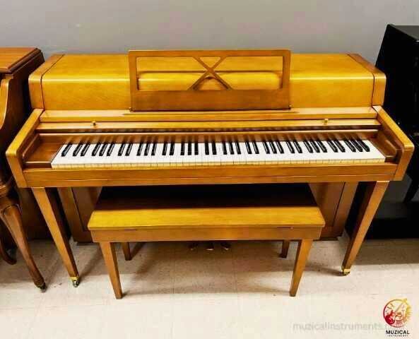Spinet Piano