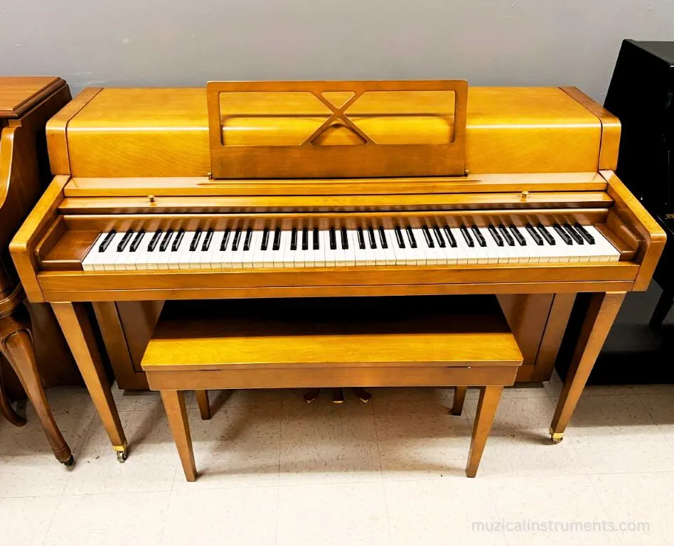 Spinet Piano