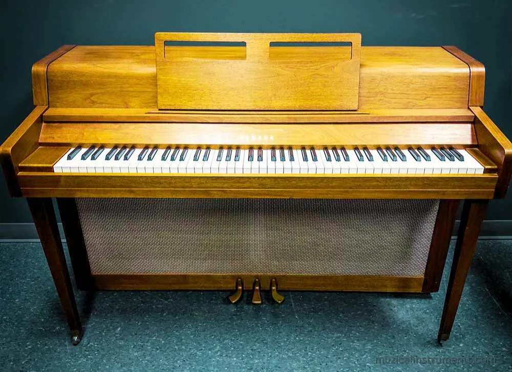What Is a Spinet Piano