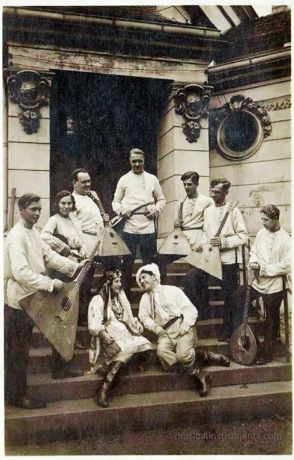 Balalaika in early days