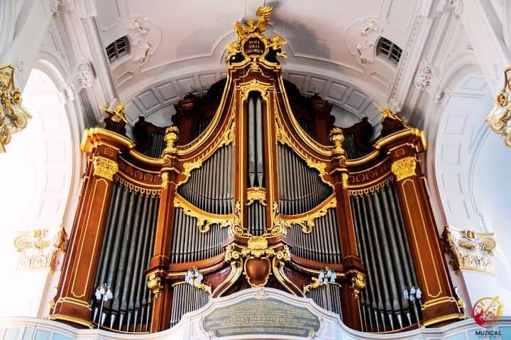 organ vs harpsichord