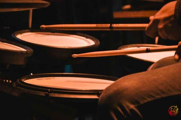 why do my hands hurt after drumming